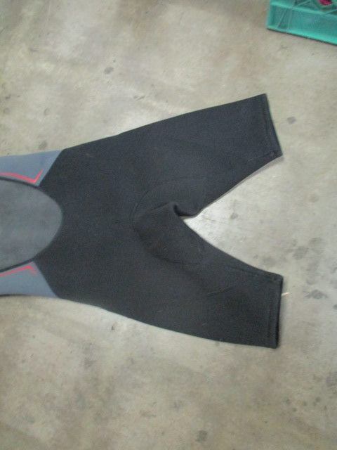 Load image into Gallery viewer, Used Body Glove Pro 3 Shorty Wetsuit Size Junior 10 (Small hole Near Collar)
