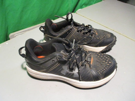 Used Under Armour Charged Turf Shoes Size 3Y