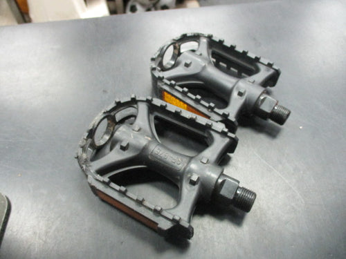 Used Bicycle Pedals