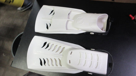 Used APS Mantaray Dive Fins Size XL - White