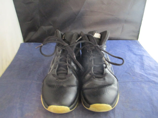Used Nike Team Hustle D 6 Basketball Shoes Youth Size 5.5 - worn tread