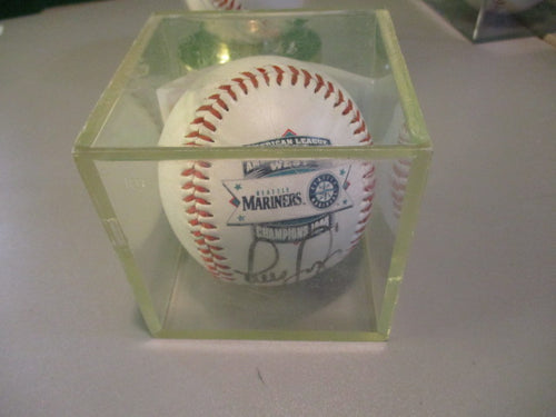 Americal League West Mariners 1995 Luis Sojo Signed Baseball In Case