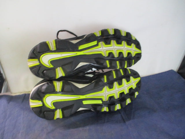 Load image into Gallery viewer, Used Nike Shark V Cleats Youth Size 7
