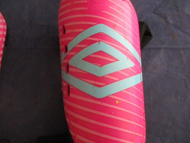 Load image into Gallery viewer, Used Umbro Shin Guards Youth Size Up to 3&#39;6&quot;
