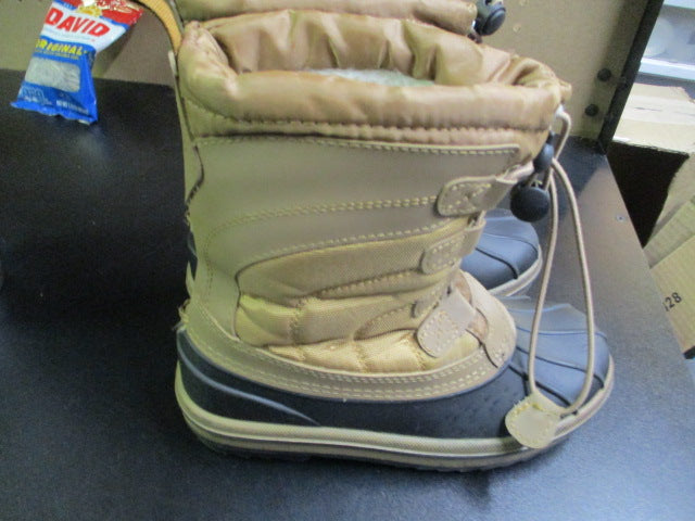 Load image into Gallery viewer, Used Kids Snow Boots Size 4
