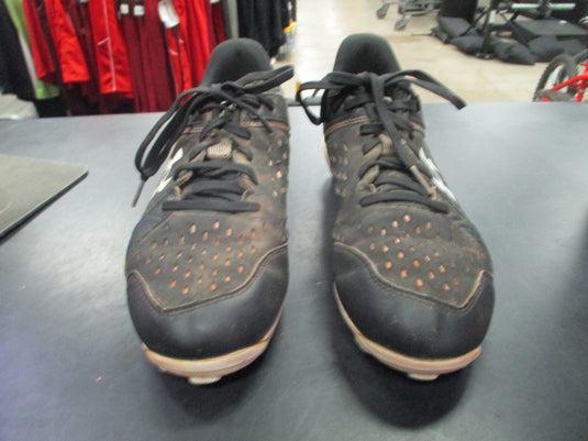 Used Under Armour Leadoff Baseball Cleats Size 5.5
