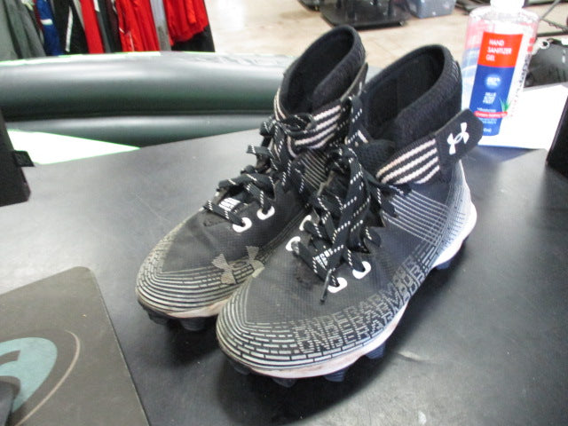 Load image into Gallery viewer, Used Under Armour Football Cleats Size 4
