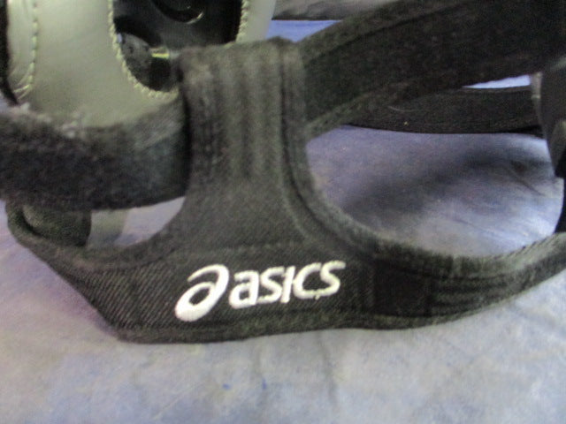 Load image into Gallery viewer, Used Asics Wrestling Head Gear

