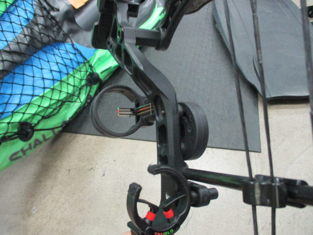 Load image into Gallery viewer, Used Diamond Atomic Bowtech Youth RH Compound Bow
