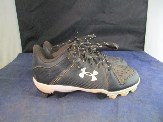 Load image into Gallery viewer, Used Under Armour Leadoff Cleats Youth Size 13.5
