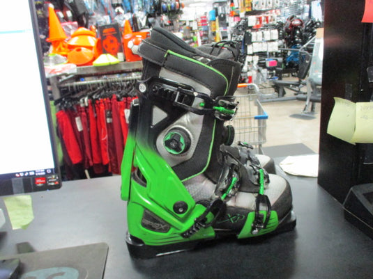 Used Apex XP Size 8.5 Ski/Snowboard Boots