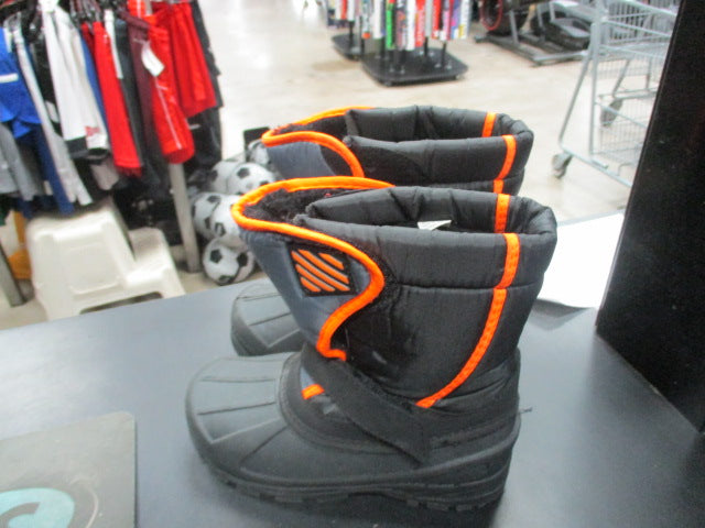 Load image into Gallery viewer, Used Black Snow Boots Size 2
