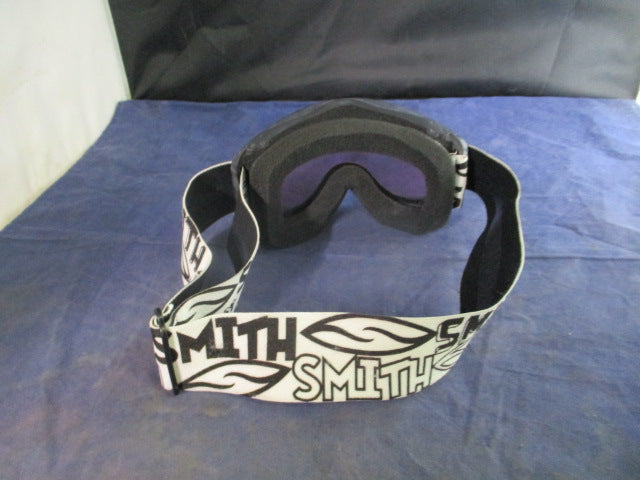 Load image into Gallery viewer, Used Smith Snowboard Goggles Size Youth
