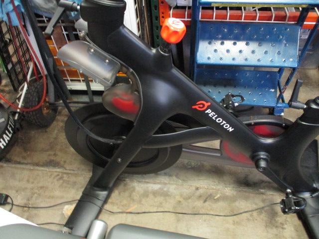Load image into Gallery viewer, Used Peloton RBVQ Indoor SPIN BIKE
