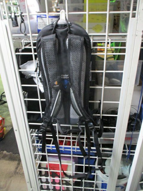 Load image into Gallery viewer, Used Deuter Hydro Lite 3.0 Hydration Pack - no reservoir
