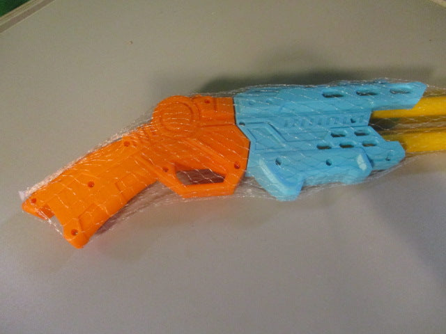 Load image into Gallery viewer, Hello Summer 22.8&quot; Water Gun Ages 3+
