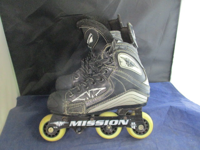 Load image into Gallery viewer, Used Mission RL Inline Hockey Skates Size 2D - Missing wheels 1 per skate
