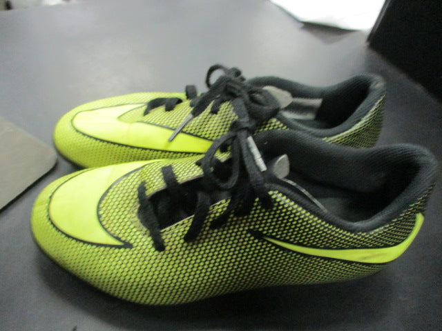 Load image into Gallery viewer, Used Nike Soccer Cleats Size 1.5
