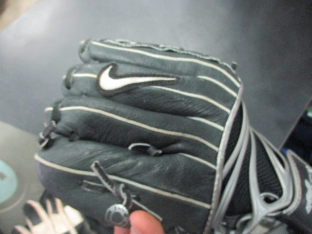 Load image into Gallery viewer, Used Nike Kaos 10&quot; Baseball Glove

