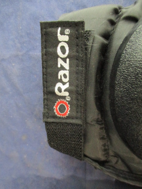Load image into Gallery viewer, Used Razor Knee Pads Youth Size Medium
