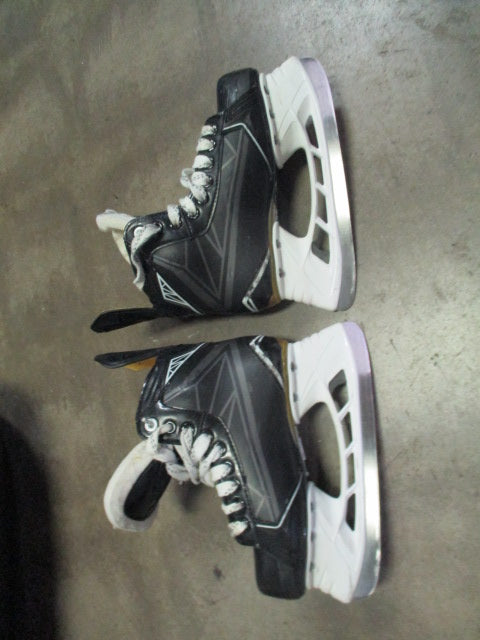 Used Bauer S170 Hockey Skates Size US 4