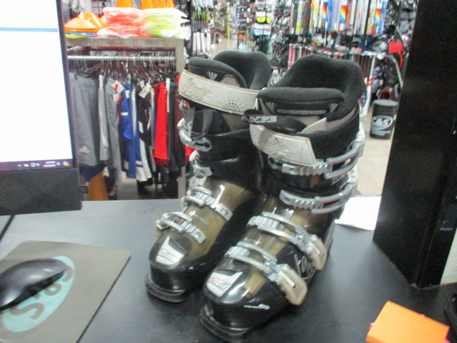 Load image into Gallery viewer, Used Lange Delight Exclusive 70 Womens Ski Boots Size 24.5
