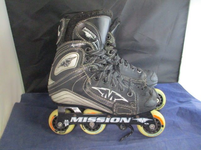 Load image into Gallery viewer, Used Mission RL Inline Hockey Skates Size 2D - Missing wheels 1 per skate
