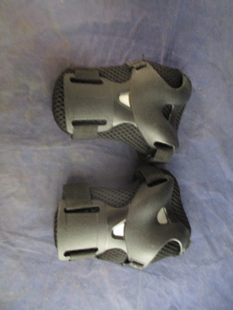 Used MioCloth Wrist Guards Size Youth