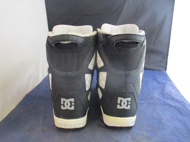 Load image into Gallery viewer, Used DC BOA Snowboard Boots Youth Size 3 - wear on front
