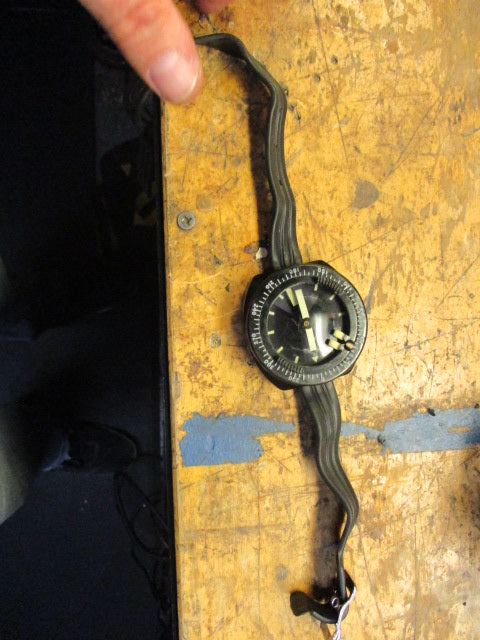 Load image into Gallery viewer, IKELITE Vintage Scuba Dive Diving Wrist Compass Made in Finland
