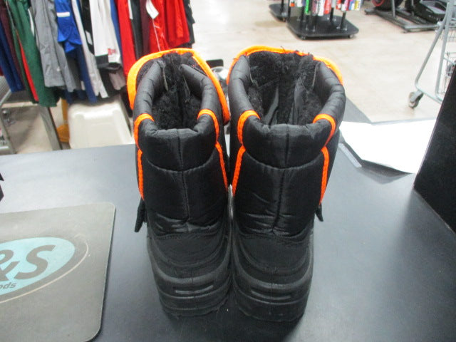 Load image into Gallery viewer, Used Black Snow Boots Size 2
