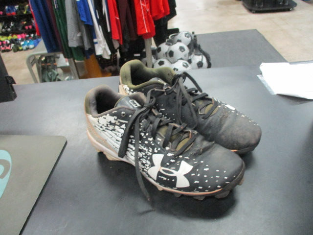 Load image into Gallery viewer, Used Under Armour Cleats Size 3.5
