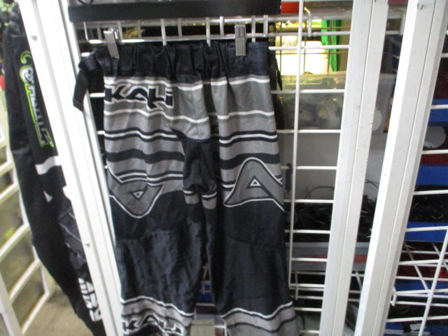 Load image into Gallery viewer, Used Alkali Roller Hockey Pants Size JR Small
