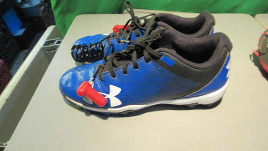 Used Under Armour Size 4 Cleats Blue