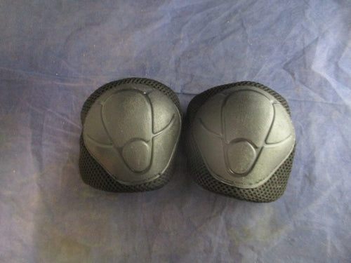 Used MioCloth Knee Pads Size Youth