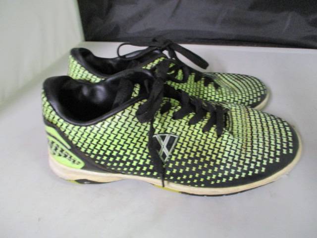 Load image into Gallery viewer, Used Vizari Turf Soccer Cleats Size 5
