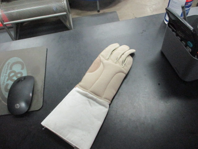 Load image into Gallery viewer, Used AF Fencing Level 1  Glove Size Medium RH

