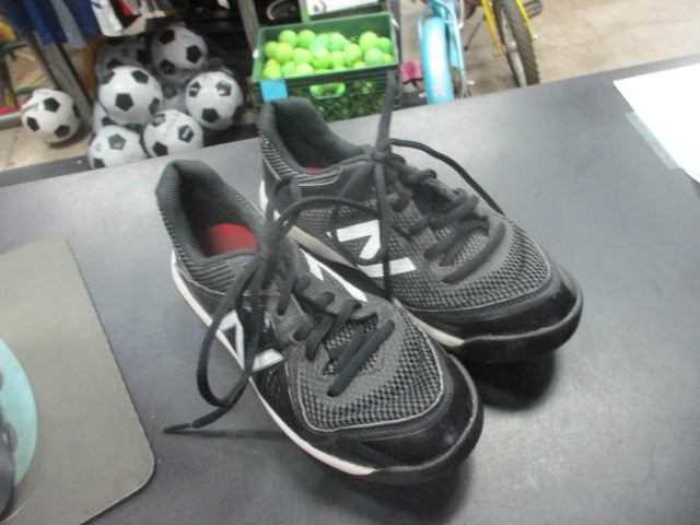 Load image into Gallery viewer, Used New Balance Cleats Size 2
