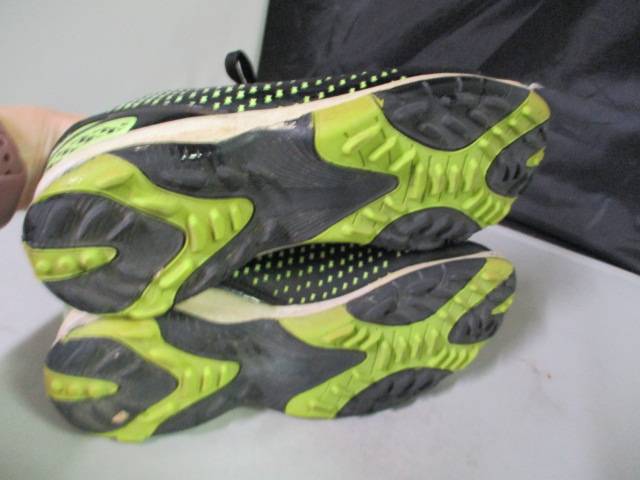 Load image into Gallery viewer, Used Vizari Turf Soccer Cleats Size 5
