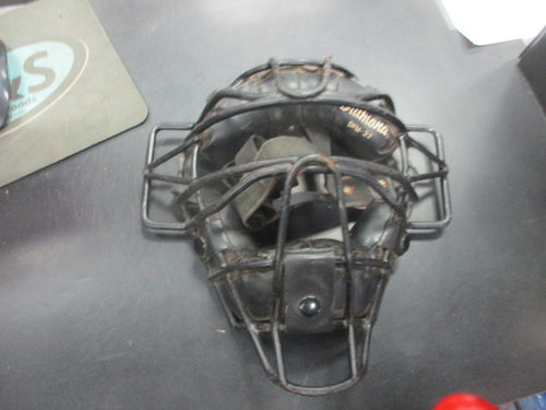 Used Diamond DFM-32 Umpire Face Mask