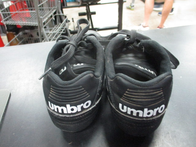 Load image into Gallery viewer, Used Umbro Soccer Cleats Size 2
