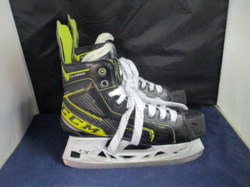 Used CCM Classic Super Tacks Hockey Skates Size Youth - some wear