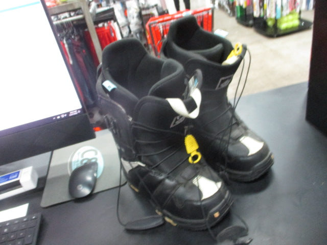 Load image into Gallery viewer, Used Burton Mint Womens Snowboard Boots Size 7
