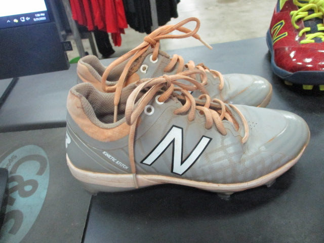 Load image into Gallery viewer, Used NewBalance Size 6 Metal Cleats
