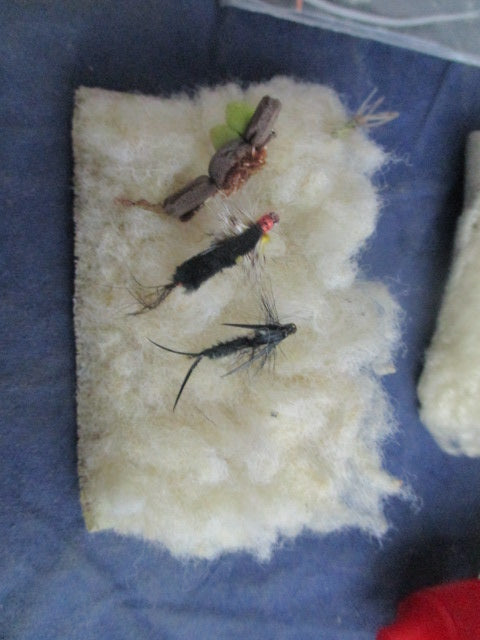 Load image into Gallery viewer, Used Assorted Fly Fishing Flys, Scent, &amp; Slip On Loops
