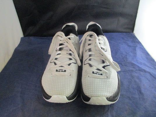 Used Nike LeBron Witness 7 Basketball Shoes Youth Size 5.5