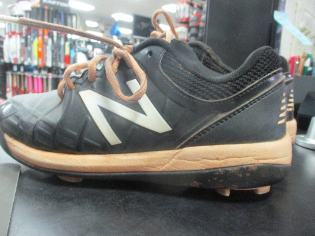 Load image into Gallery viewer, Used New Balance Cleats Size 4 (DAMAGE ON CLEATS)
