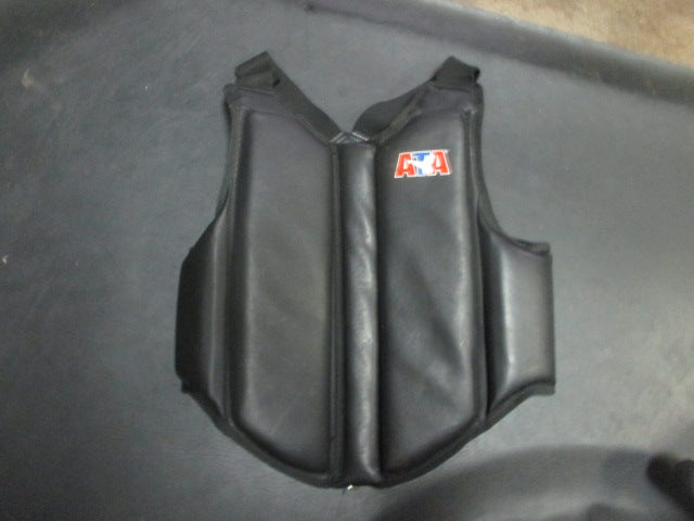 Load image into Gallery viewer, Used ATA Chest Protector Size Child Large
