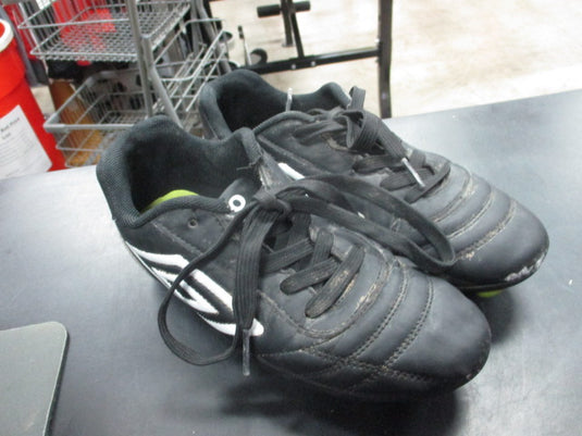 Used Umbro Soccer Cleats Size 2