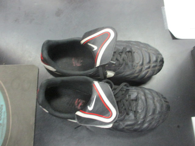 Load image into Gallery viewer, Used Nike Tiempo SZ 8 Soccer Cleats
